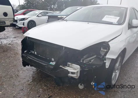 2013 Volvo S60 T5/T5 Platinum/T5 Premier/T5 Premier Plus z USA, uszkodzony, nr VIN YV1612FS8D1213879